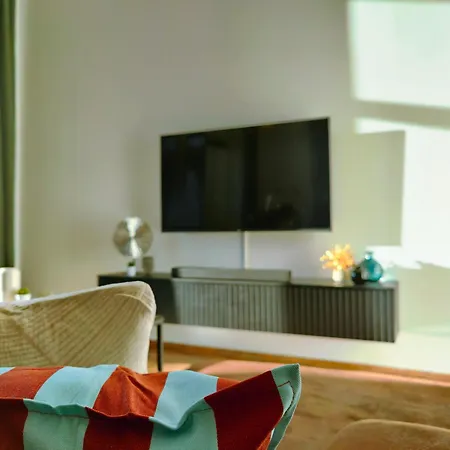 Modernes Loft-erlebnis Mit Fitnessbereich & Heimkino